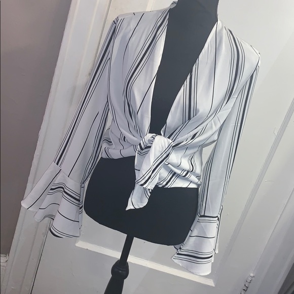 Fashion Nova Tops - Super Cute Cropped Top Blouse